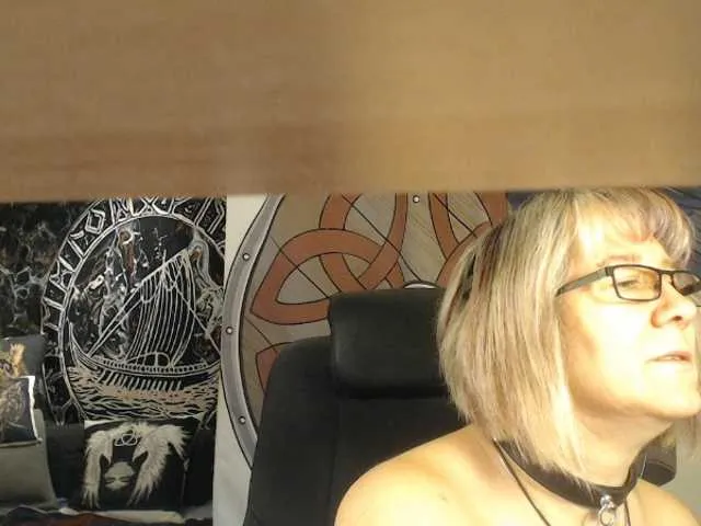 90dTitten — My sexual appetite cannot be satisfied - all I want is sex! Preferably right now! - Come and guide my hands through the Land of Desire.I have no Tabus! I also have a Fuckinmashine and i use her in private!