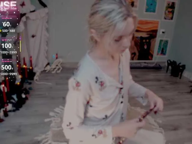 cyberannita — Wide shoulders, Classic suit