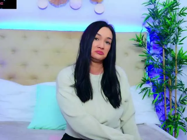 DaliyaArabian — I like relaxed people with a sense of humor. It will always be a turn on for me to see a man ready to do anything to make me laugh. Remember: If you can make a woman laugh, you can make her do everything