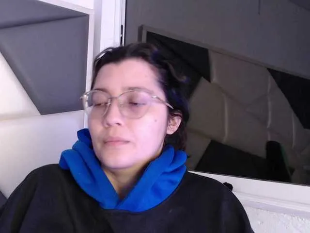 trixxxye — the hot talks, knowing what they would do to me being in their bed and I vibrated them in my pussy