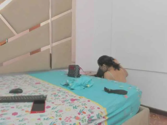 tu-y-yo19 — We are very turned on by the kisses on the neck, the French kiss, that we are in a show and they send us to not stop, when they ask us for new sexual poses, that they make us fuck hard and use big toys
