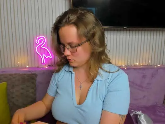 WebSamkaa — Hmm..interesting question  I know for sure that I like eye contact I like to hear your moans and heavy breathing I love it when whisper in my ears I like to see your body when we play here and of course to see your sperm at the end