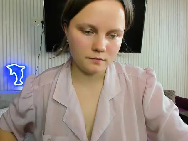 WebSamkaa — Hmm..interesting question  I know for sure that I like eye contact I like to hear your moans and heavy breathing I love it when whisper in my ears I like to see your body when we play here and of course to see your sperm at the end