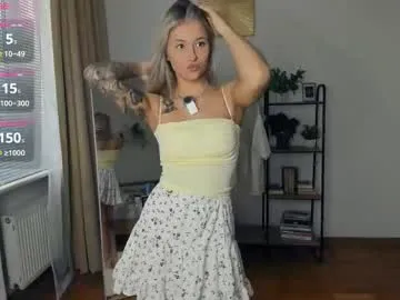 glossybabe_ — legs spread on chair controll both toys ! lovense work ?! ... call me Cherry :) #18 #bigboobs #new #blonde #teen [0 tokens remaining]