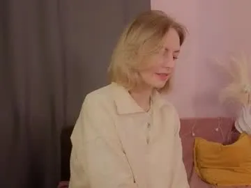 gwenkevwitch — my name is Jannie and im very new here!! ^^  goal: hello:) #shy #blonde #feet #young #new [18 tokens remaining]