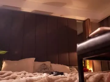 kinkylina_ — GOAL: Tease with perfect ass and legs .. [446 tokens remaining] Help me reach 200 thumb up #goddess #latex #femdom #mistress #tease