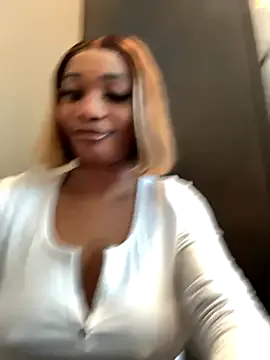 ___Nessa — Toy on hard clit,moan loud&Squirt public