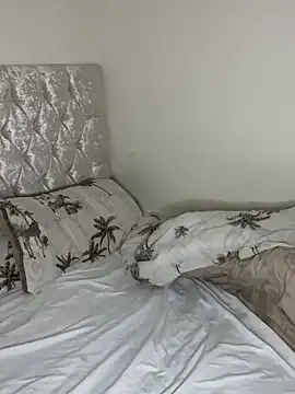 Charsworld — Face sitting