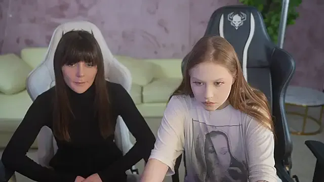 StripChat Esmie_Smile is Freechat Esmie_Smile — naked dance