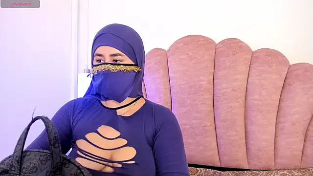 halabi_saha — Shake my tits with the blouse on