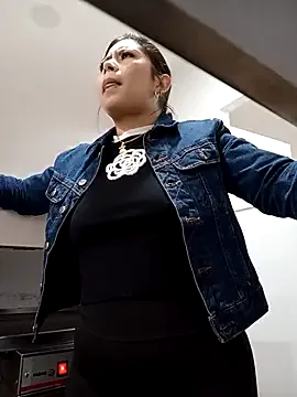 little_susie — Doggy style + Plug anal 5 min