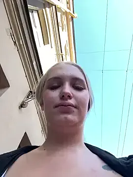 Milkyy_wway — Spank NAKED ass on public