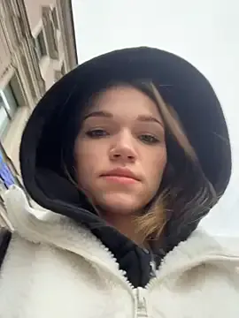 Porn_cornn — Shake ass and boobs in public