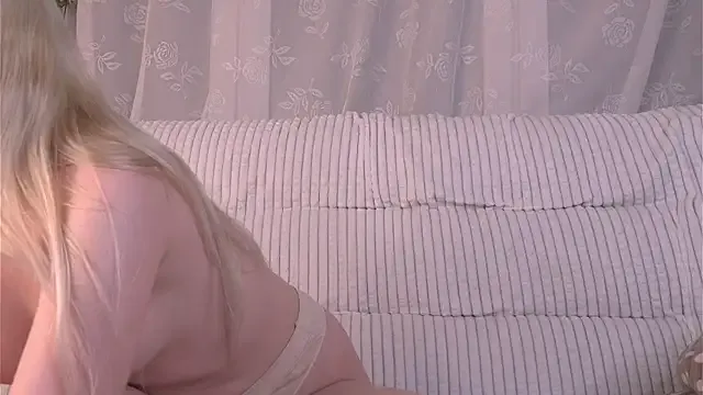 twinkiedust — suck fingers with a lot saliva