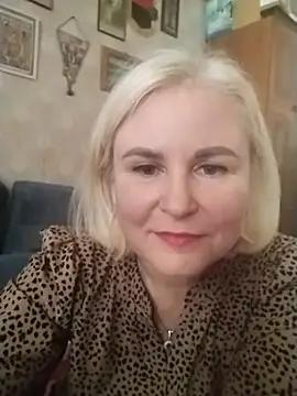 ElinaGold435 from StripChat is Freechat