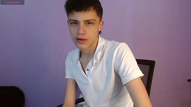 Louis_jones_ from StripChat is Freechat