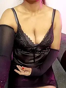 Luna-Derling from StripChat is Freechat