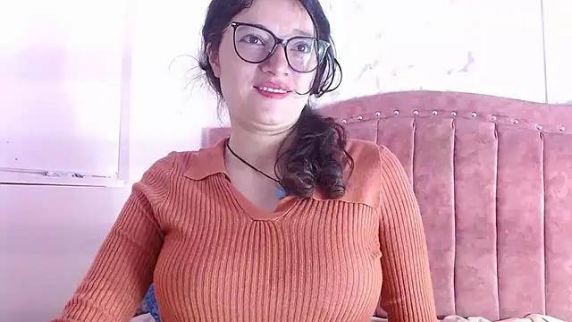 lunazulsj from StripChat is Freechat