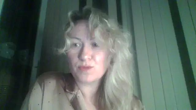 Mary888x from StripChat is Freechat