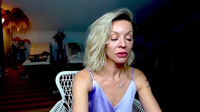 NiksyXRose from StripChat is Freechat