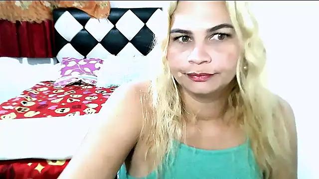 SilvanaMora from StripChat is Freechat