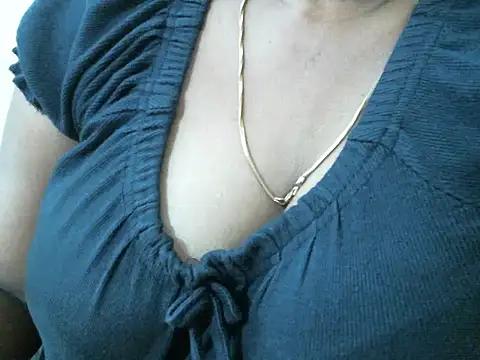 tamil-noorbegum from StripChat is Freechat