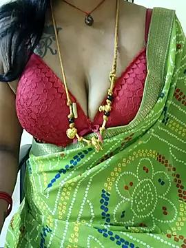 Tamilyazhini from StripChat is Freechat